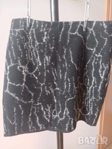 Две поли ,черната е вълнена,а кафявята  е кадифена