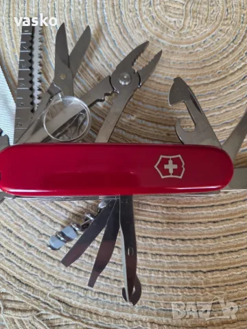 VICTORINOX SWISSCHAMPS-перфектен, снимка 3 - Ножове - 55585497