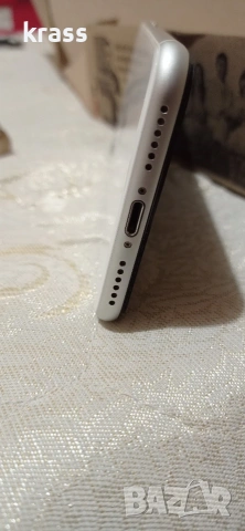  Смартфон IPHONE SE 2, снимка 10 - Apple iPhone - 55244182