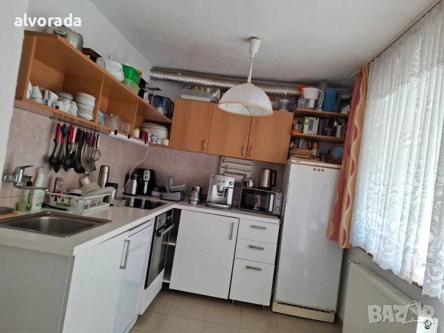 Обзаведена триетажна нова къща с 2 гаража, снимка 15 - Къщи - 53048775