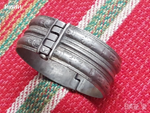 Сребърна гривна възрожденска 