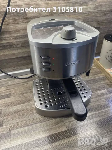 Продавам кафе машина Delongi с метални части.