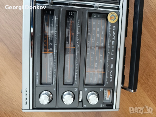 Ретро немско радио Grundig Satellit 2100 – Класика за ценители и колекционери, снимка 4 - Антикварни и старинни предмети - 54683161