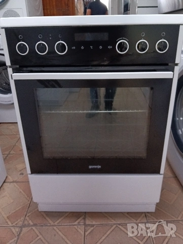 Като нова свободно стояща печка с керамичен плот Gorenje с 2 години Гаранция!, снимка 3 - Печки, фурни - 54648531