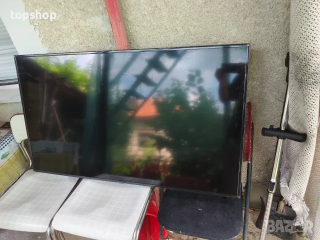 Телевизор Samsung UE50RU7172U 50 инчов за части - счупена матрица , снимка 2 - Части и Платки - 55321319