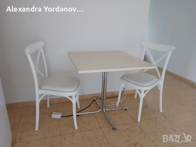 Малка трапезна маса + 2 стола
