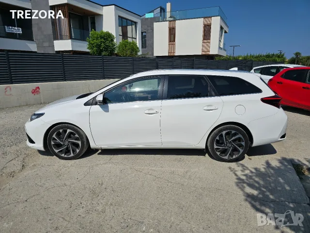 Toyota Auris 1.4 D4D-Facelift 🇮🇹, снимка 5 - Автомобили и джипове - 55606265