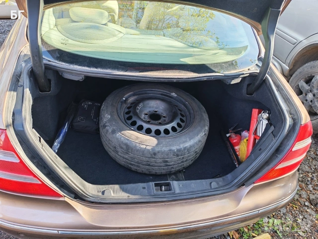 Мерцедес CLK 200 Компресор с Чисто Нова газова! Двигателя е с верига! С малък разход на гориво! , снимка 8 - Автомобили и джипове - 54022887