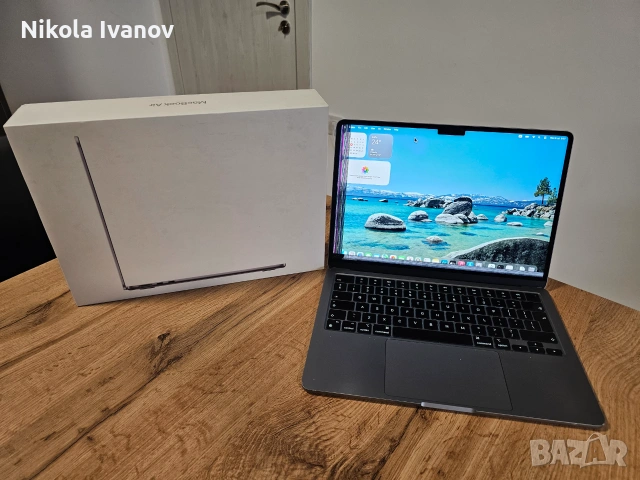 MacBook Air 13.6" M2 (2022) | 8GB | 256GB SSD | Space Gray | + кутия | БЕЗ зарядно|Проблемен екран 