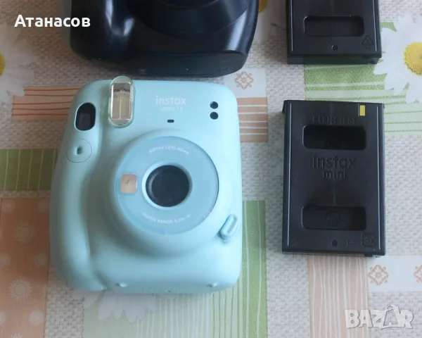 Fujifilm Instax Mini 11 и Polaroid 300 Instant Film , снимка 2 - Фотоапарати - 55540132