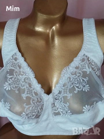 Triumph 95 E Бял сутиен от сатен и дантела без банели 