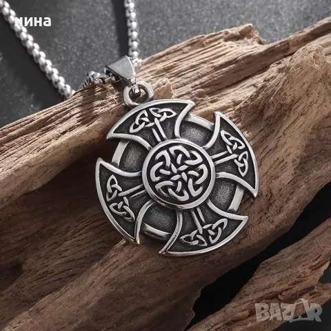 Викингско колие с висулка щит, келтски възел и кръст