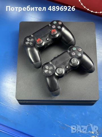 PlayStation 4 + 2 джойстика – в перфектно състояние