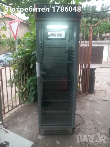 Витрина ш0.60 д0.60 в 2м