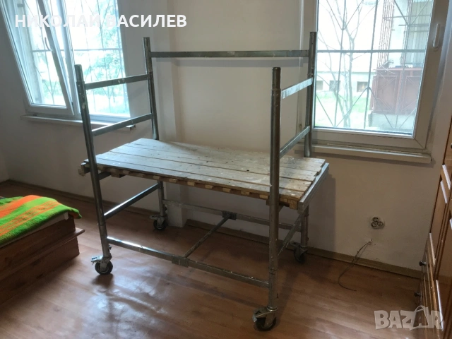 Продава  скеле  /   С  пътека.  и  колелета  / Подцинковано  . 