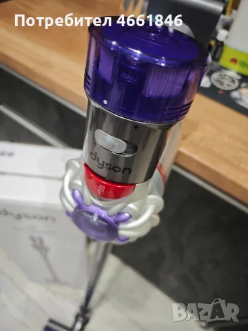 Безжична вертикална прахосмукачка Dyson V8 Advanced (Пълен комплект с кутия), снимка 2 - Прахосмукачки - 55632337