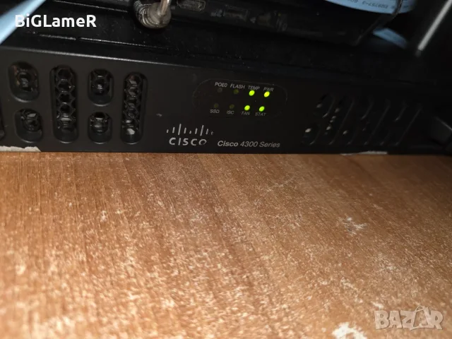 Рутер Cisco ISR4331/K9 + Cisco NIM ES2-8, снимка 2 - Рутери - 55675171