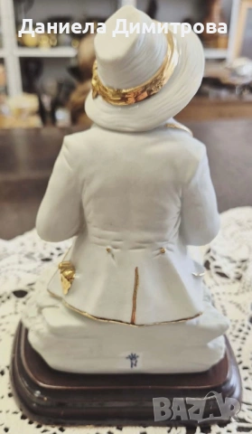 Порцеланова фигура, Capodimonte, снимка 7 - Статуетки - 54176061