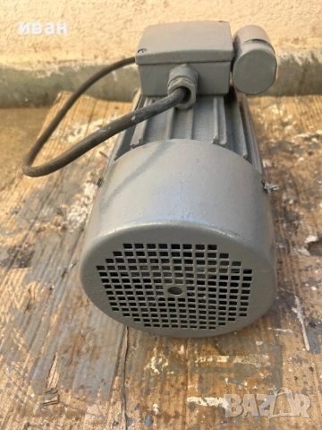 Електро мотор, снимка 4 - Електродвигатели - 54305468