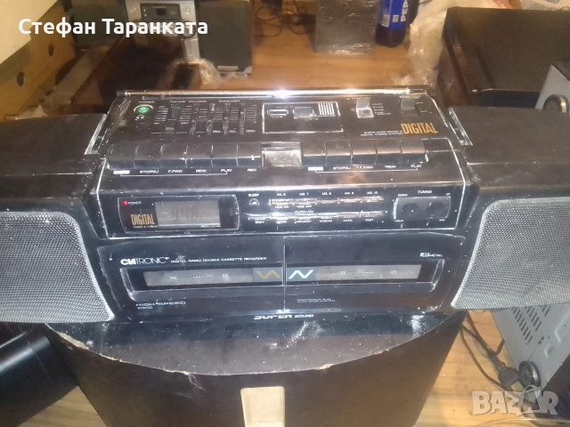 радио касетофон работи си на радио 