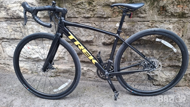 Шосеен велосипед TREK Domane AL 2 Gen 3 | Черно/златисто
