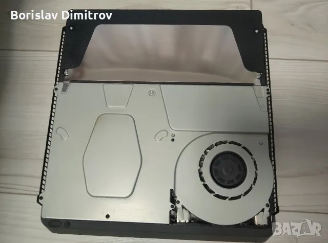 Уникален Playstation 4 Slim, снимка 5 - PlayStation конзоли - 55532366