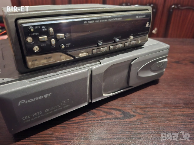 Радио касетофон Pioneer KEH-P6600R и СД чейнджър CDX-P670