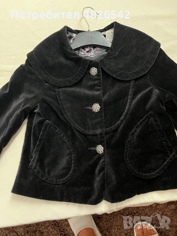 Пролетно палто на марката GUESS