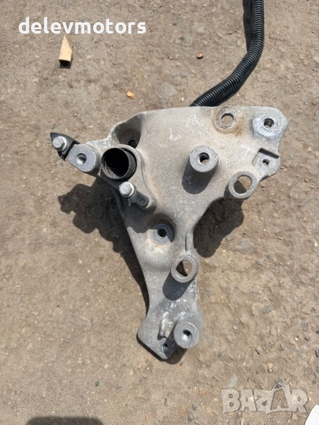 93455374, 648606762R планка конзола от Renault Trafic 3 1.6 dci двигател R9M415 121 кс., 6 ск., снимка 2 - Части - 55288152
