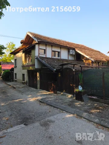 Двуетажна къща продава се