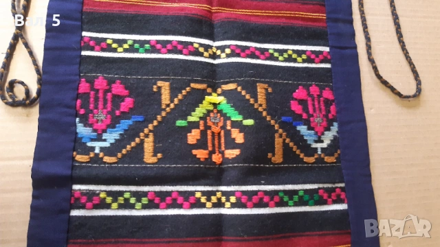 Автентична тъкана рядка вълнена престилка , носия, снимка 2 - Антикварни и старинни предмети - 54137161