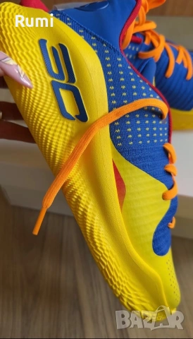Оригинални нови маратонки Under Armour Curry 4 Low Flotro ! 44 н, снимка 2 - Маратонки - 54624809
