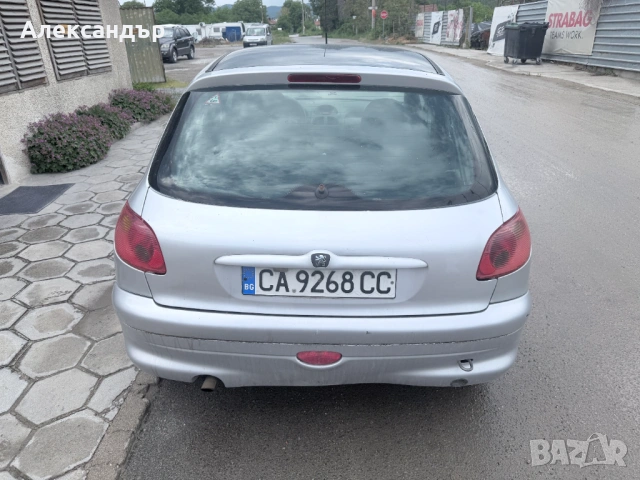 Peugeot 206 1.4i Газ/Бензин - 2000 г., 4 врати, снимка 2 - Автомобили и джипове - 54639709