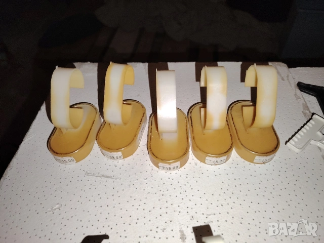 стойки за часовници