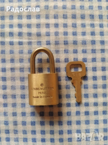 оригинален малък катинар Louis Vuitton Paris , снимка 5 - Други - 54073239