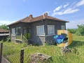 Две къщи в един двор в село Гълъбец, обл. Хасково, снимка 1