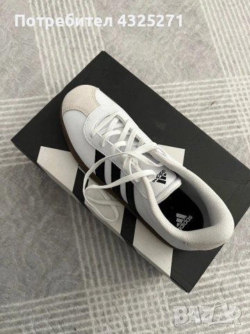 Обувки на Adidas