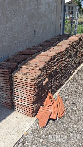 Стари цигли подходящи за стопански постройки или навес. 