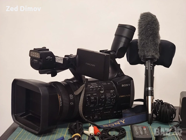 Видео камера Sony HXR-NX3 голям комплект.