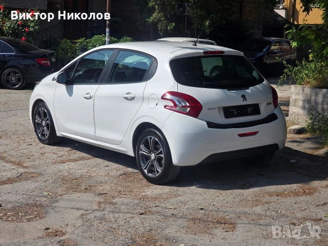 Peugeot 208 , 2014г. Газ / Бензин 1.4i Климатик, снимка 5 - Автомобили и джипове - 54798149