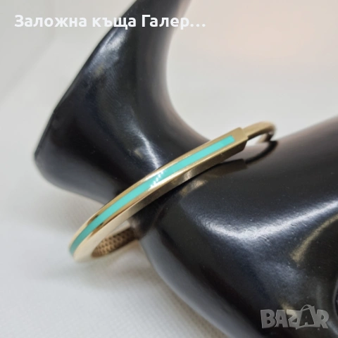 Златна твърда гривна 585 (14 карат) с емайл – елегантен и изискан аксесоар!, снимка 4 - Гривни - 54214563