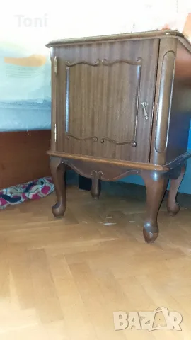 антично нощно шкафче масив 