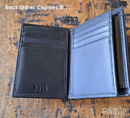 портфейл Hugo Boss БОС от естествена кожа, черен, тройно сгъваем, с капак и отделение за монети, снимка 5 - Портфейли, портмонета - 54808989