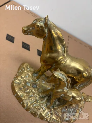 Антична месингова статуетка – кон с конче 🐎  Продавам красива антична месингова статуетка на кон , снимка 2 - Статуетки - 55675209