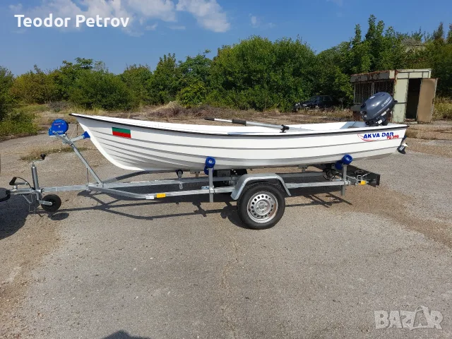 Продавам лодка с колесар