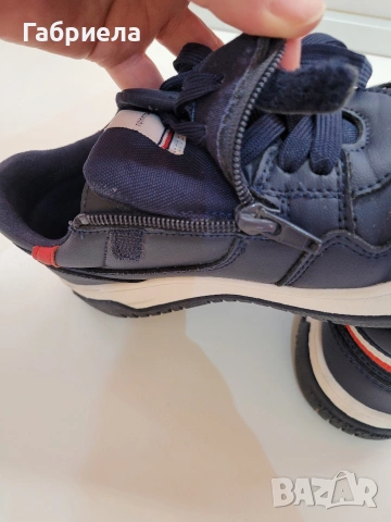 Детски маратонки Tommy Hilfiger 35 номер, снимка 4 - Детски маратонки - 54386625