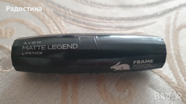 Продавам чисто ново, запечатано матово червило от професионалната серия Avon Matte Legend. Червилото