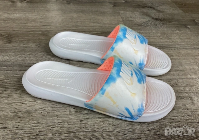 чехли / джапанки Nike W NIKE VICTORI ONE SLIDE PRINT номер 40 ,5