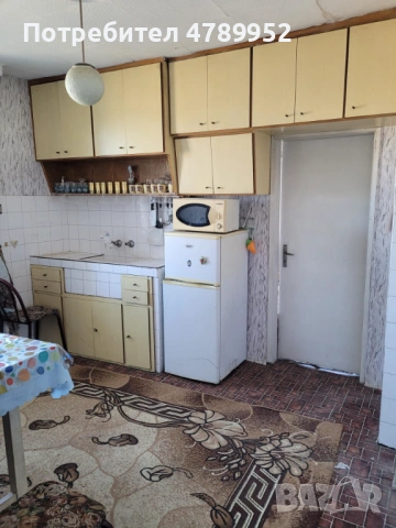 Продава се вторият етаж от къща в гр. Омуртаг на ул. „Панайот Хитов“ 6, с РЗП 250 кв.м. до центъра, снимка 7 - Етаж от къща - 54118481