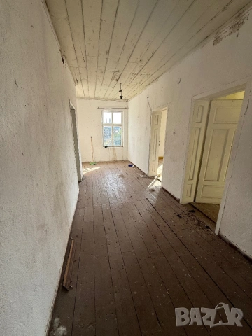 Двуетажна къща с двор 2532 кв. метра двор, снимка 6 - Къщи - 54235281